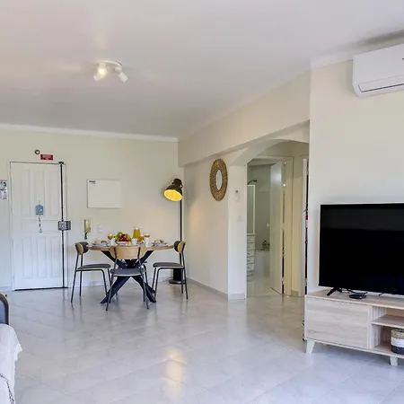 Apartment #411 Sunny 1br Near The