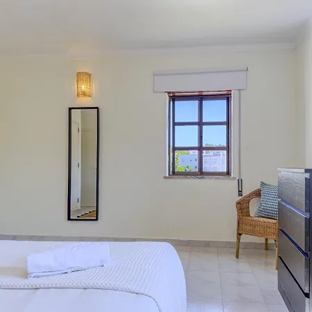 Apartment #411 Sunny 1br Near The Albufeira